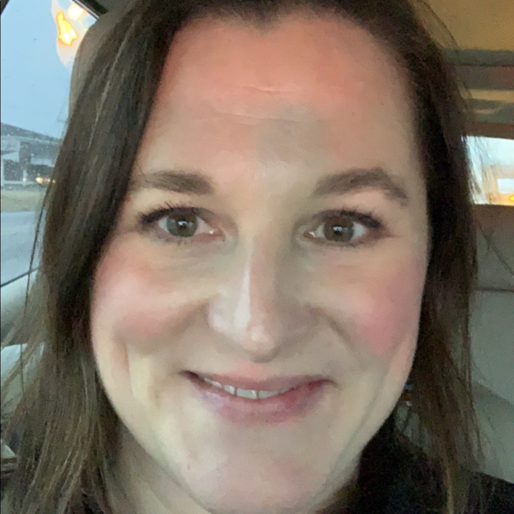 Meet your Posher, Elizabeth